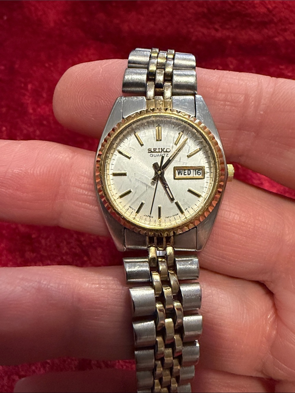 Seiko Quartz Two-Tone StainlessWatch SilverGold good condition needs$10battery